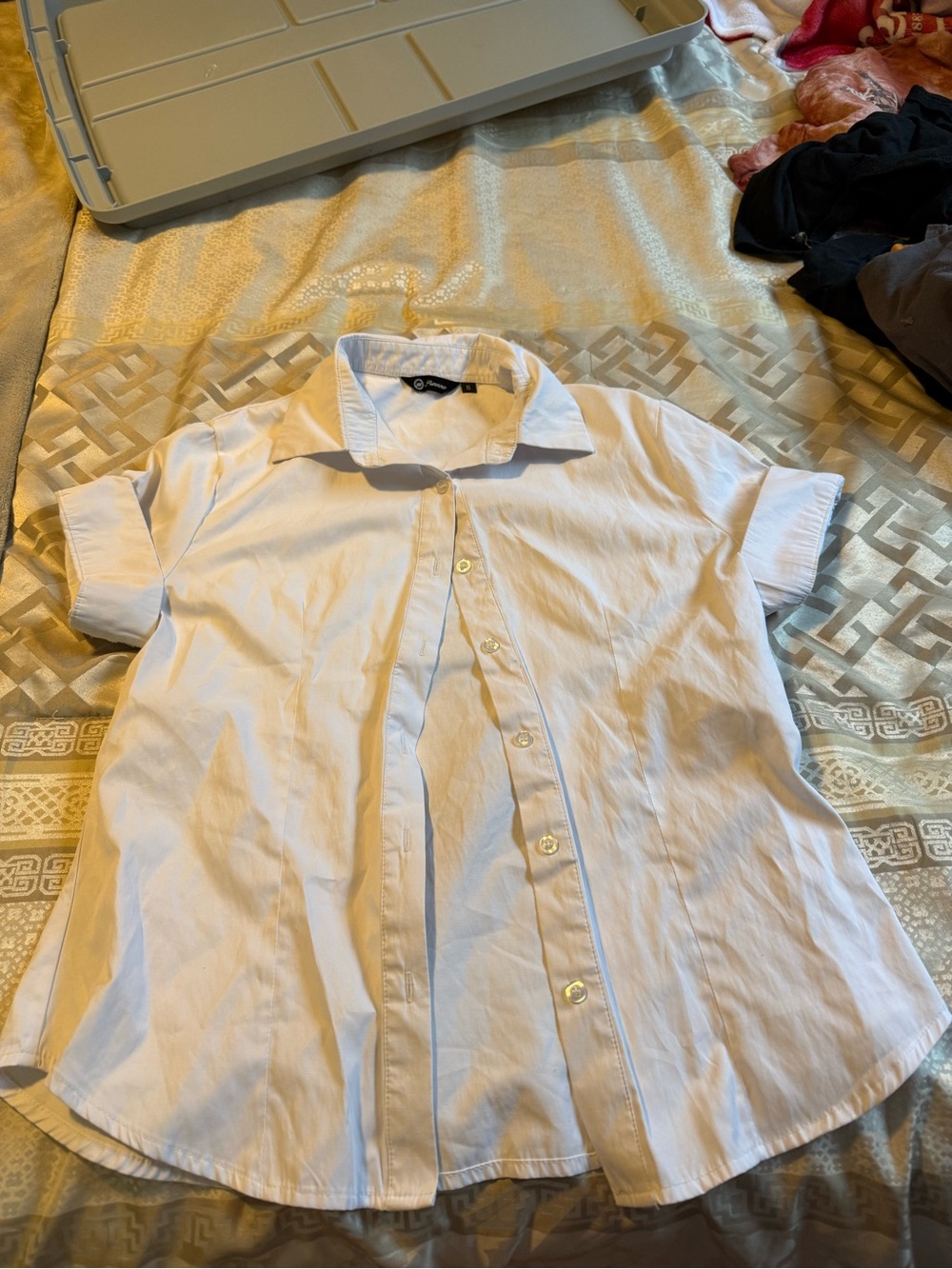 Men's White Short-Sleeve Button-Up Shirt